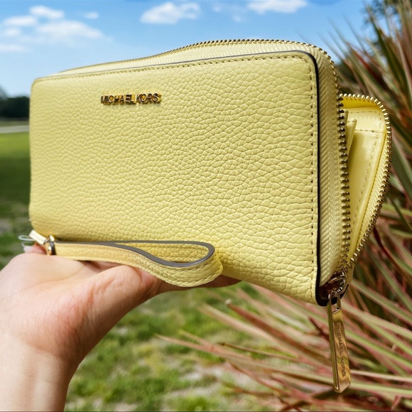 Michael Kors Jet Set Continental Large Wristlet Pebbled Leather Buttercup Yellow - Picture 2 of 5